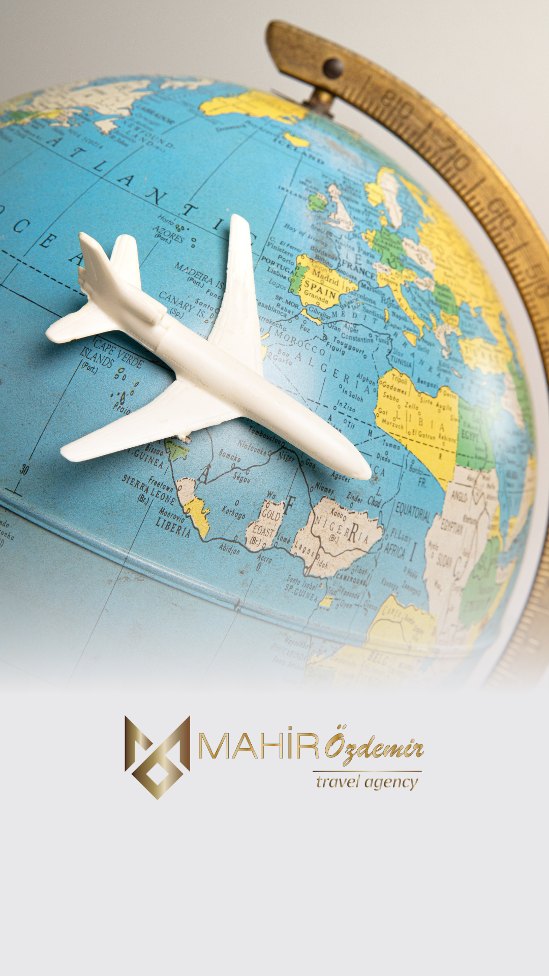Dünya haritası üzerinde uçak